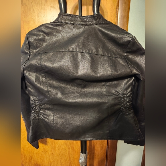 Women's BACCINI Black Faux Leather Full Zipper 2 Front Pockets Jacket Size PM - Picture 3 of 6